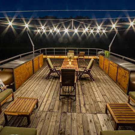 Botel Water Hideout - Floating In Wild Nature Nowawies Zbaska
