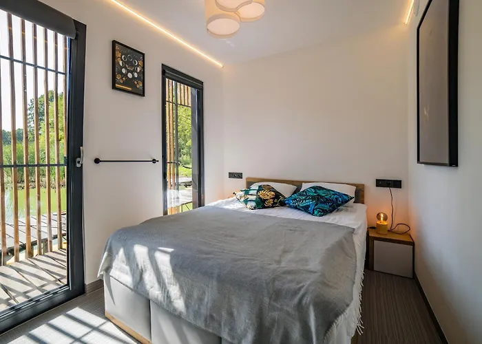 Botel Water Hideout - Floating In Wild Nature Nowawieś Zbąska