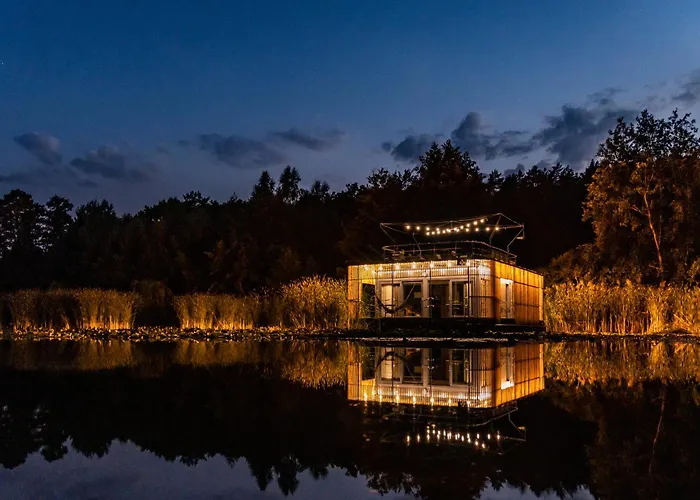 Botel Water Hideout - Floating In Wild Nature
