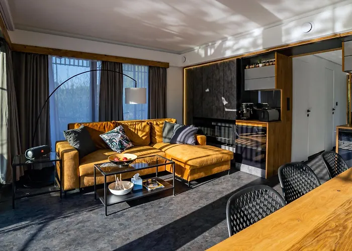 Water Hideout - Floating In Wild Nature 船上ホテル *