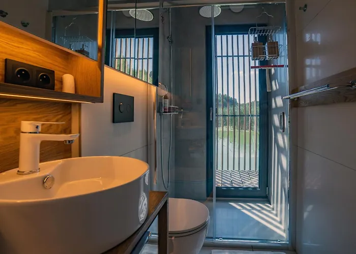 Water Hideout - Floating In Wild Nature 船上ホテル