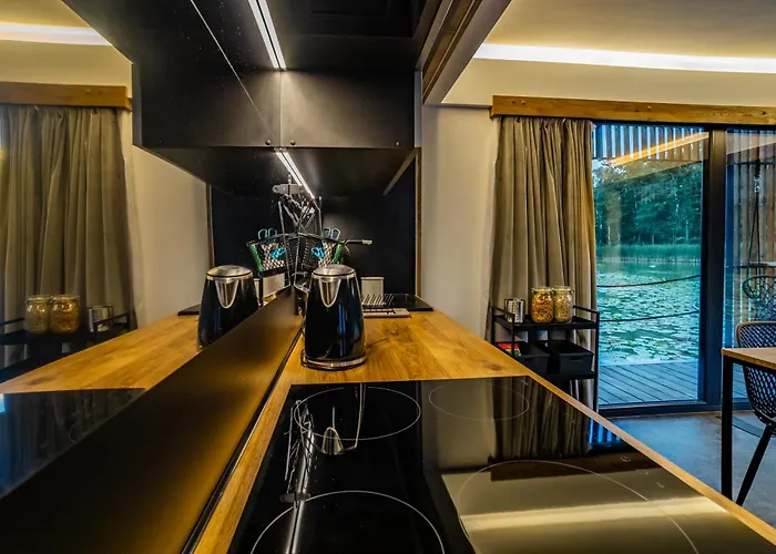 船上ホテル Water Hideout - Floating In Wild Nature