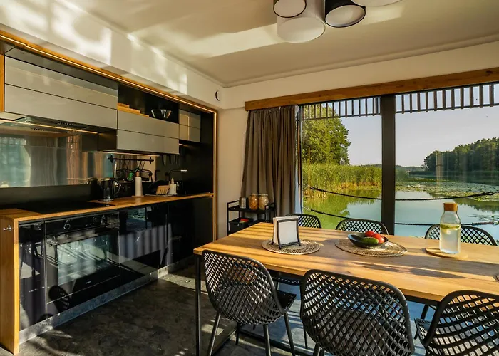 Botel Water Hideout - Floating In Wild Nature