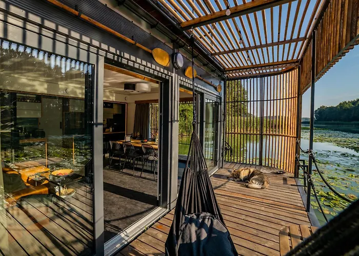 船上ホテル Water Hideout - Floating In Wild Nature *