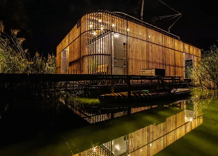 Water Hideout - Floating In Wild Nature Botel Nowawieś Zbąska