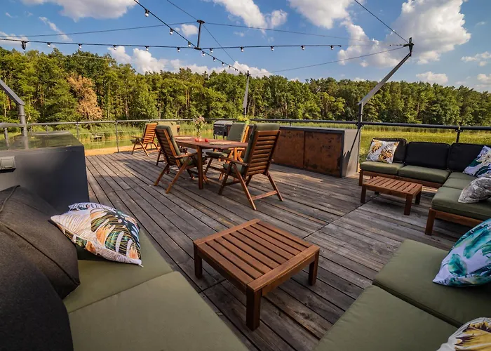 Water Hideout - Floating In Wild Nature 船上ホテル *