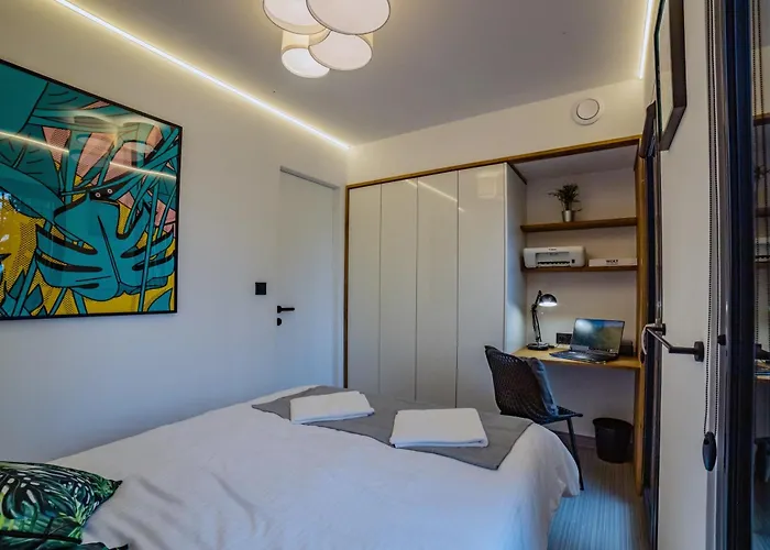 Botel Water Hideout - Floating In Wild Nature