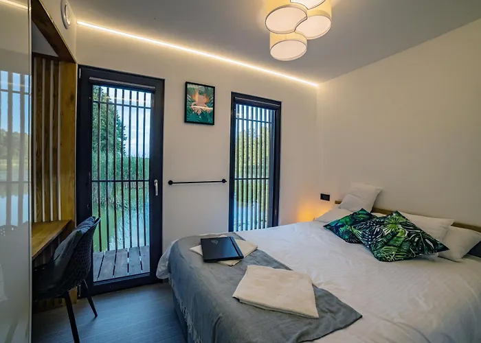 Water Hideout - Floating In Wild Nature 船上ホテル Nowawies Zbaska