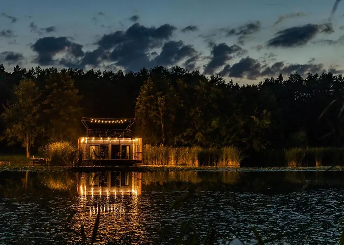 船上ホテル Water Hideout - Floating In Wild Nature *